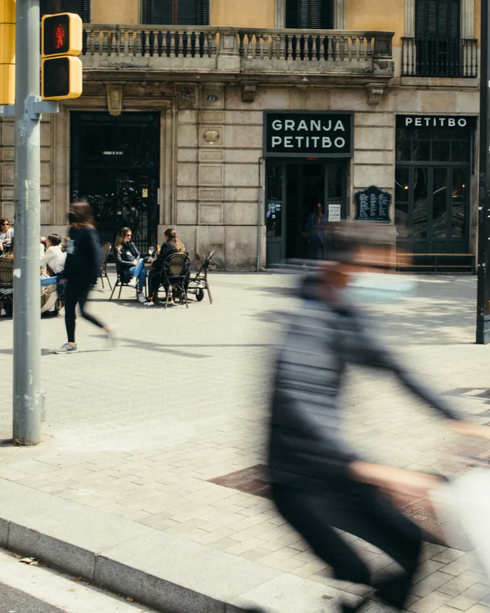 Fachada de Granja Petitbo en el Passeig de Sant Joan